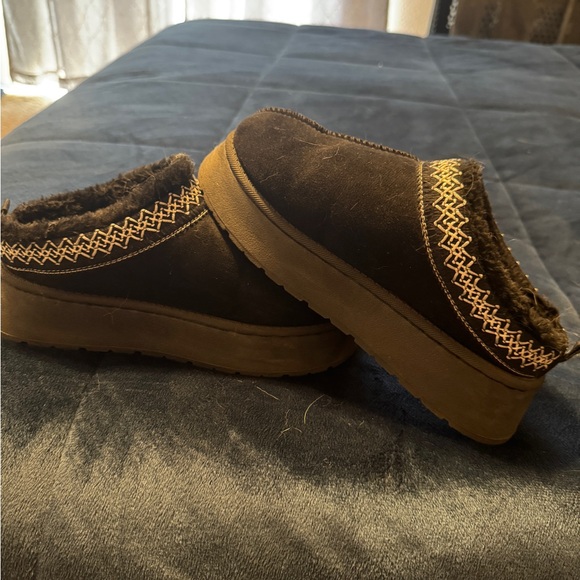 Fur-Lined Black Ankle Boots with Stitch Detail - Picture 1 of 4
